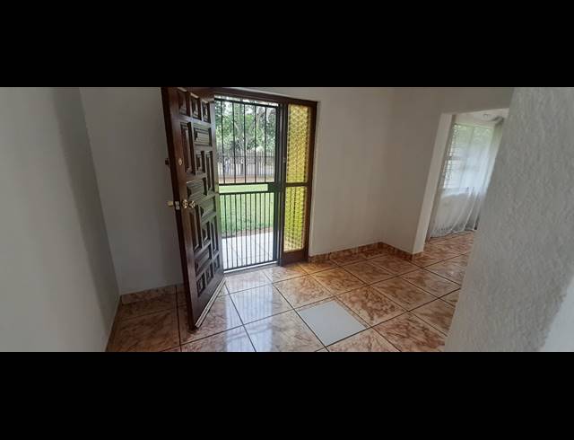 4 BEDROOM FREESTANDING FOR SALE IN ESTHER PARK